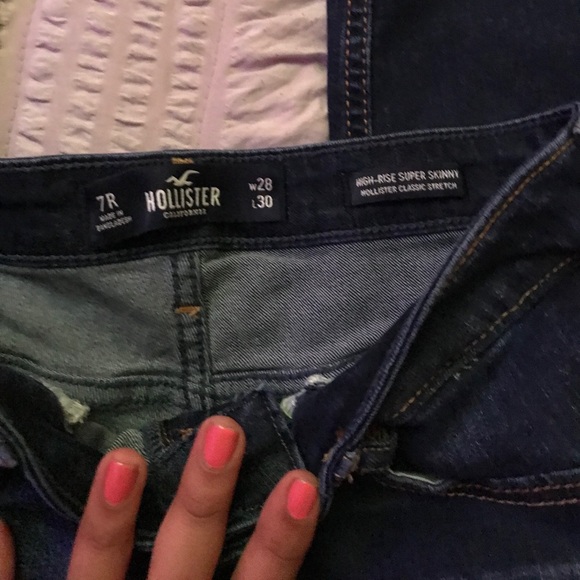 High Rise Hollister Jeans - Picture 2 of 3